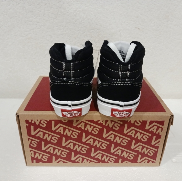 Vans - Picture 3 of 4